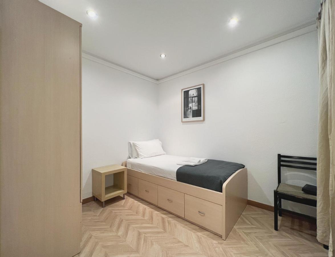 Stay U-Nique Apartments Calabria Barselona Dış mekan fotoğraf