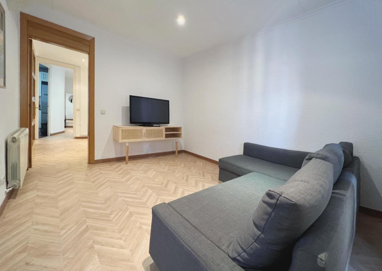 Stay U-Nique Apartments Calabria Barselona Dış mekan fotoğraf