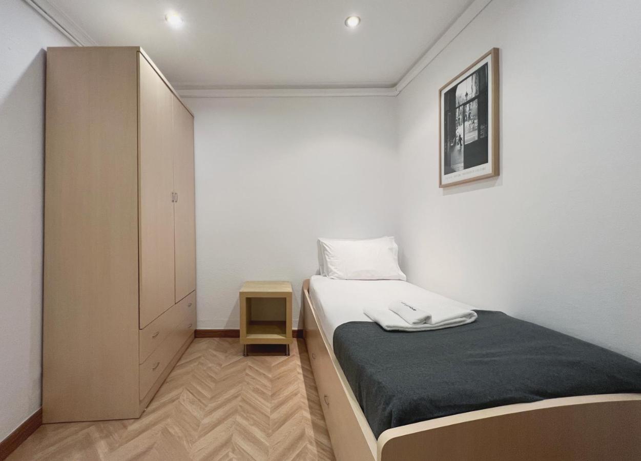 Stay U-Nique Apartments Calabria Barselona Dış mekan fotoğraf